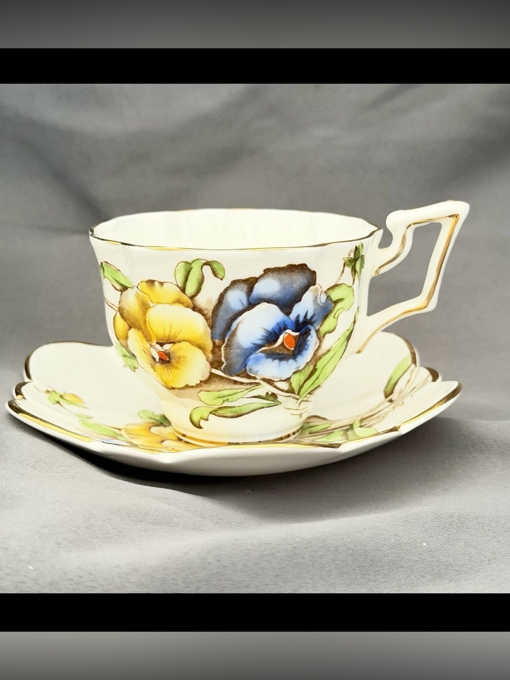 Vintage Signed SALISBURY Bone China Handpainted PANSY Pattern#2336 Cup & Saucer